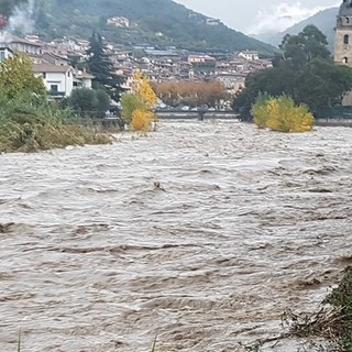Dolceacqua: situazione in miglioramento e Nervia sceso di un metro, ma c'è preoccupazione per le piogge del pomeriggio Dolceacqua: situazione in miglioramento e Nervia sceso di un metro, ma c'è preoccupazione per le piogge del pomeriggio