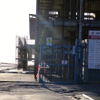 Il cancello aperto questa mattina a “The Mall”