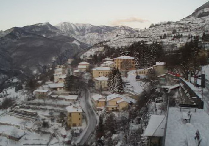 Maltempo sul ponente: 70 cm di neve a Triora, quasi un metro a Realdo, un team per assicurare la viabiltà