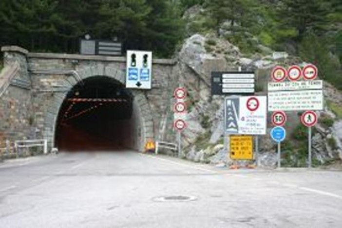 Tunnel di Tenda riaperto al traffico: completato il ripristino della tubazione idrica interrata Tunnel di Tenda riaperto al traffico: completato il ripristino della tubazione idrica interrata