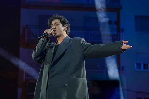 74° Festival di Sanremo: Tananai e la sua 'Tango' fanno cantare tutta piazza Colombo (foto)