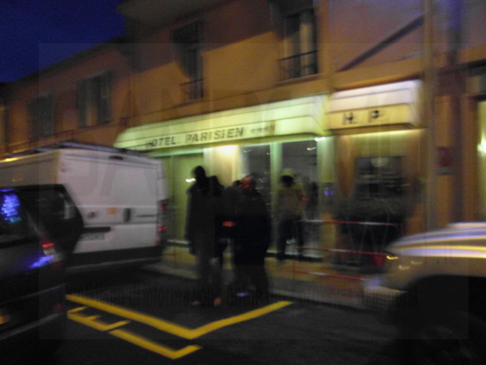 Bartolomeo Gagliano mentre viene portato a Nizza dall'hotel Parisien dove alloggiava Bartolomeo Gagliano mentre viene portato a Nizza dall'hotel Parisien dove alloggiava