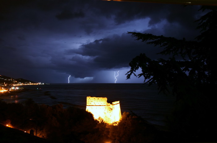 In arrivo forti temporali sul Nord Italia ma la nostra provincia dovrebbe essere risparmiata: calo delle temperature