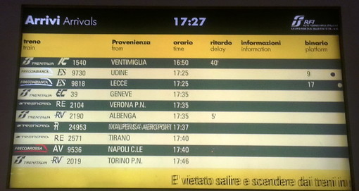 Dopo la discriminazione, per i pendolari liguri, da FS arriva la truffa. Trenitalia nasconde i ritardi per la frana di Andora