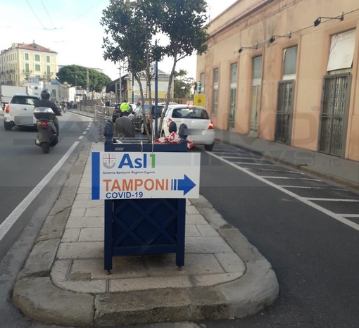 Sanremo: da ieri il nuovo 'drive trough' per i tamponi Covid-19 si svolge alla vecchia stazione (Foto) Sanremo: da ieri il nuovo 'drive trough' per i tamponi Covid-19 si svolge alla vecchia stazione (Foto)