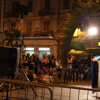 Sanremo: grande partecipazione agli spettacoli del 'Teatro dei Mille Colori' in piazza Borea d'Olmo
