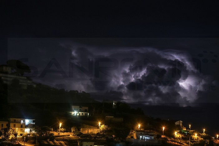 Notte di pioggia e temporali sulla nostra provincia: scesi tra i 15 e i 20 mm con tuoni e fulmini. Neve sul basso Piemonte