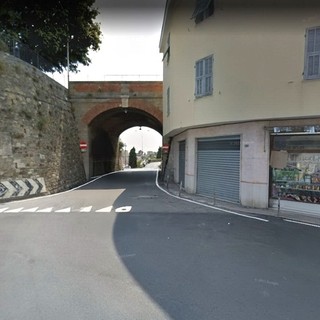 Pedoni a rischio nella galleria tra via Galilei e via Alighieri: cittadino denuncia anni di degrado e incuria