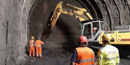 Tenda bis: buone notizie dal colle, mancano solo 4 metri per raggiungere il confine francese della galleria Tenda bis: buone notizie dal colle, mancano solo 4 metri per raggiungere il confine francese della galleria