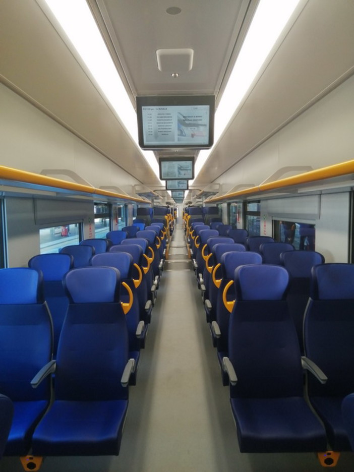 Savona: molesta ragazze sul treno diretto a Ventimiglia poi si scaglia contro gli agenti, 21enne arrestato Savona: molesta ragazze sul treno diretto a Ventimiglia poi si scaglia contro gli agenti, 21enne arrestato