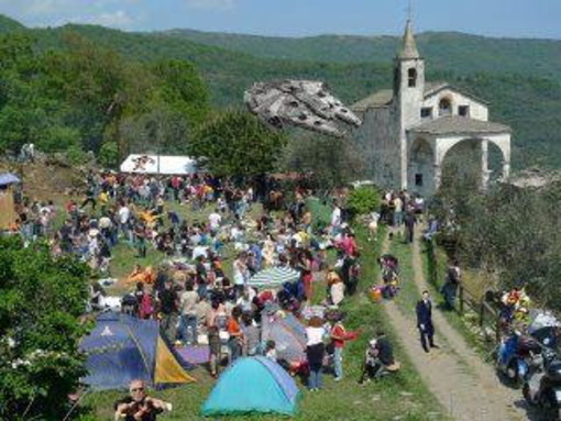 Tavole: tra questa sera e domani torna l'appuntamento goliardico del 1° maggio