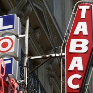 Calano le vendite di sigarette in Francia, ma in Costa Azzurra i tabacchini diversificano le loro offerte