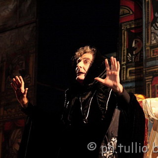 Apricale: 1.200 spettatori a sera per lo spettacolo del Teatro della Tosse al Castello Apricale: 1.200 spettatori a sera per lo spettacolo del Teatro della Tosse al Castello