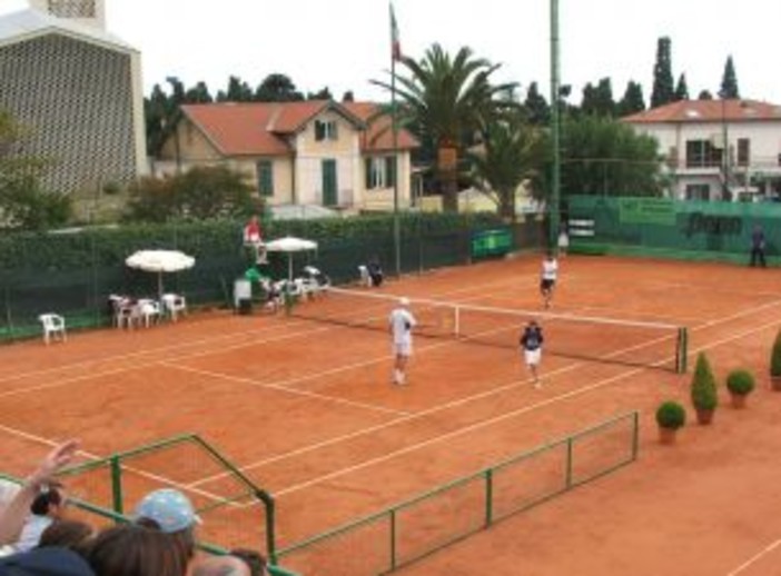 Tennis: stasera la finale del torneo giallo-rosa 'Memorial Pino Ala' a Ventimiglia Tennis: stasera la finale del torneo giallo-rosa 'Memorial Pino Ala' a Ventimiglia