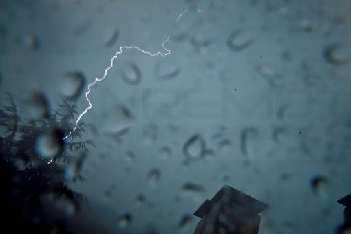 Stato di allerta 'rosso' in valle Arroscia e Impero: chiuse le strade Lenzari-Gazzo e Ubaga-Ubaghetta Stato di allerta 'rosso' in valle Arroscia e Impero: chiuse le strade Lenzari-Gazzo e Ubaga-Ubaghetta