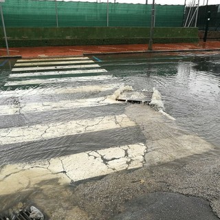 Taggia: torrente Argentina in piena, situazione costantemente monitorata, chiuso il ponte di fronte al campo Sclavi (Foto e Video) Taggia: torrente Argentina in piena, situazione costantemente monitorata, chiuso il ponte di fronte al campo Sclavi (Foto e Video)