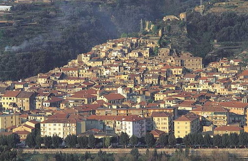 Taggia: questa domenica tradizionale appuntamento con il mercatino dell'antiquariato promosso dall'associazione Belle Epoque