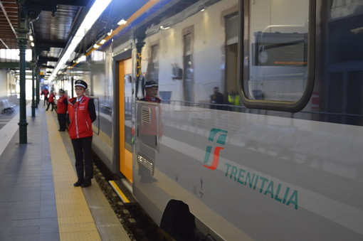 Maltempo nel savonese e treni bloccati tra Andora ed Albenga: proteste dei pendolari