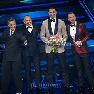 Sinisa sul palco dell'Ariston