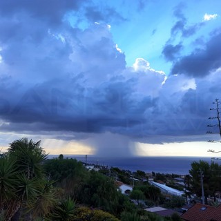 Cambia il tempo in Liguria: aria fresca in arrivo, domani rischio temporali forti anche nel ponente Cambia il tempo in Liguria: aria fresca in arrivo, domani rischio temporali forti anche nel ponente