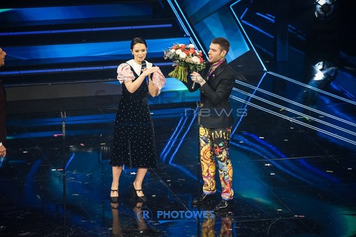 Francesca Michielin e Fedez sul palco dell'Ariston Francesca Michielin e Fedez sul palco dell'Ariston