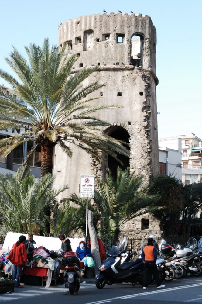 Sanremo: iniziano oggi per 'Vicoli e Verde' i lavori alla prima aiuola di via Montà