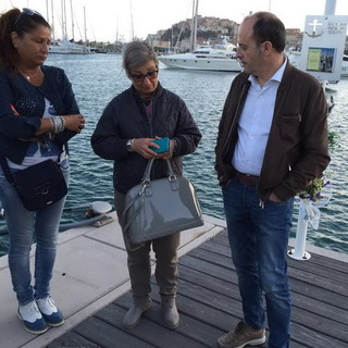 Imperia: ieri sera è stata posata una targa in memoria del sub Gianni Previato morto nel maggio 2013 Imperia: ieri sera è stata posata una targa in memoria del sub Gianni Previato morto nel maggio 2013