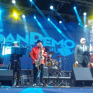 Intrattenimento musicale del The Brilliant Tina Linetti’s in Piazza Borea d'Olmo a Sanremo Intrattenimento musicale del The Brilliant Tina Linetti’s in Piazza Borea d'Olmo a Sanremo