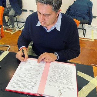 Emergenza Coronavirus: Toti "Chiederemo ai sindaci di individuare e chiudere tutti i luoghi atti a creare assembramenti di qualsiasi genere” Emergenza Coronavirus: Toti "Chiederemo ai sindaci di individuare e chiudere tutti i luoghi atti a creare assembramenti di qualsiasi genere”
