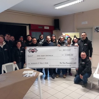 Ventimiglia: 2.000 euro raccolti dal 'Team Piegavalvole', l'assegno consegnato oggi alla Spes (Foto) Ventimiglia: 2.000 euro raccolti dal 'Team Piegavalvole', l'assegno consegnato oggi alla Spes (Foto)