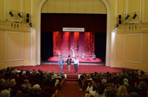 Sanremo: terminata con successo la stagione teatrale del Casinò, ieri sera 'Que Serà' (Foto) Sanremo: terminata con successo la stagione teatrale del Casinò, ieri sera 'Que Serà' (Foto)