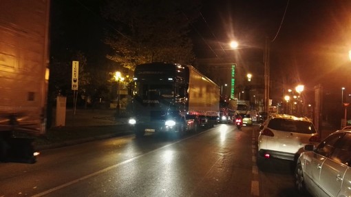 Sanremo: autostrada chiusa per lavori, i tir si riversano sull'Aurelia e il traffico va in tilt