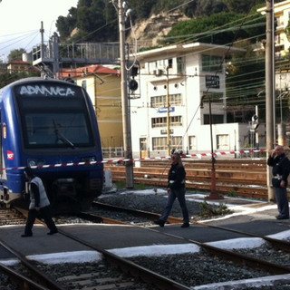 Treno in panne tra Mentone e Ventimiglia: dopo l'Aurelia problemi anche sulla strada ferrata