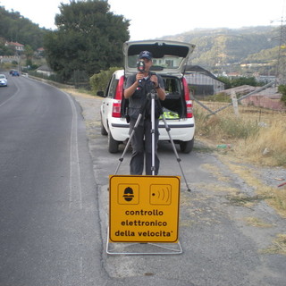 Con la pattuglia 'Telelaser', la Polizia Provinciale intensifica i controlli nella zona di Camporosso ed Airole