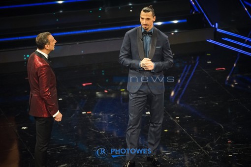 Zlatan Ibrahimovic sul palco dell'Ariston Zlatan Ibrahimovic sul palco dell'Ariston