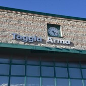 Lite per gelosia alla stazione di Taggia: volano parole grosse, poi cadono due coltelli. Intervengono i Carabinieri Lite per gelosia alla stazione di Taggia: volano parole grosse, poi cadono due coltelli. Intervengono i Carabinieri