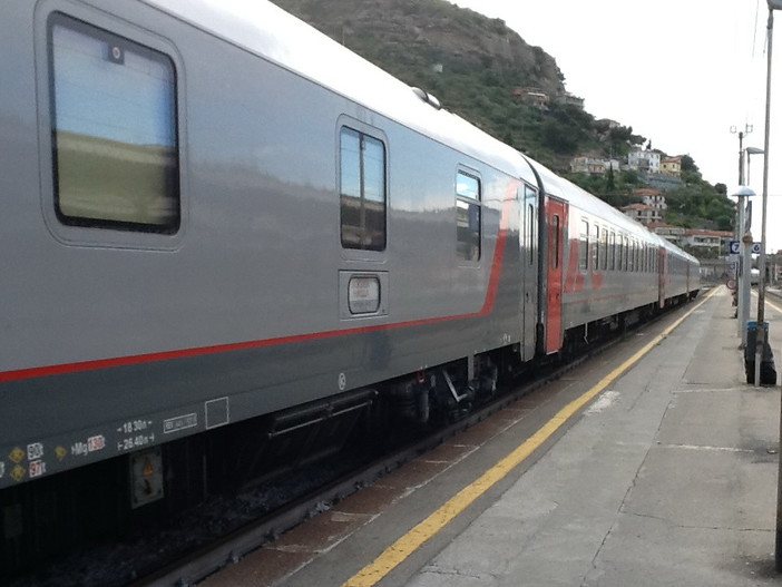 Treno merci bloccato tra Diano Marina ed Imperia: forti ritardi su tutto il ponente ligure Treno merci bloccato tra Diano Marina ed Imperia: forti ritardi su tutto il ponente ligure