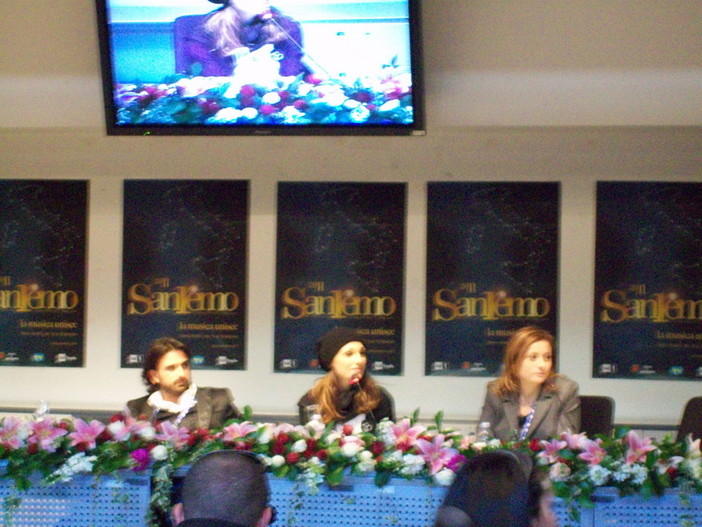 Festival di Sanremo 2011: Anna Tatangelo, un po' Lady Tata e un po' Sora Tata