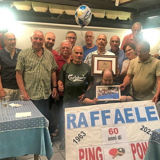 Tennistavolo: Raffaele Regina festeggia 60 anni con la piccola racchetta (foto) Tennistavolo: Raffaele Regina festeggia 60 anni con la piccola racchetta (foto)