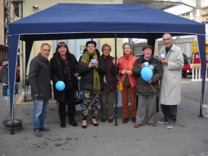 Vallecrosia: anche il circolo culturale 'Smile' ha raccolto l'appello del 'Telefono Azzurro' Vallecrosia: anche il circolo culturale 'Smile' ha raccolto l'appello del 'Telefono Azzurro'