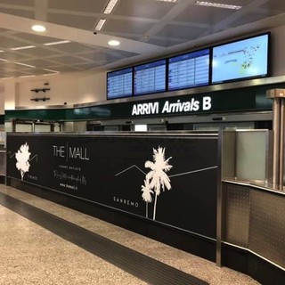 Il cartellone di The Mall a Malpensa Il cartellone di The Mall a Malpensa