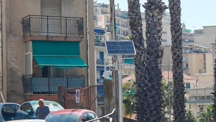 Raccolta differenziata, dalla Provincia di Imperia 140mila euro per tre Comuni del Bacino Sanremese: telecamere ed ecoisole Raccolta differenziata, dalla Provincia di Imperia 140mila euro per tre Comuni del Bacino Sanremese: telecamere ed ecoisole