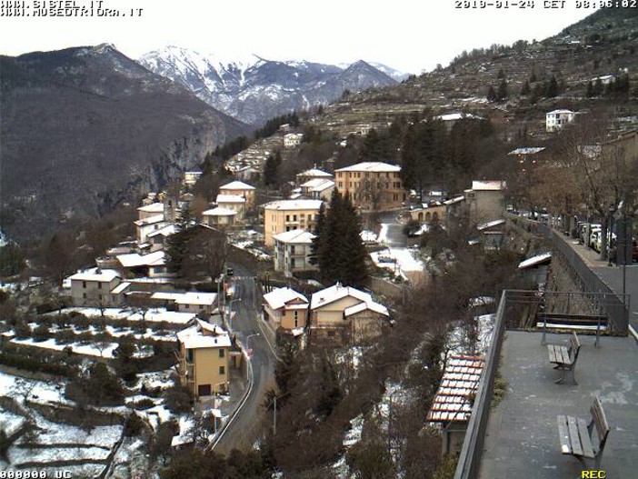 La neve questa mattina a Triora La neve questa mattina a Triora