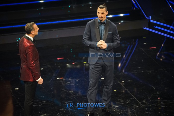 Zlatan Ibrahimovic sul palco dell'Ariston