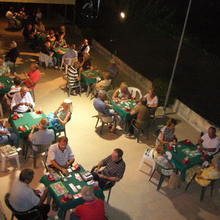 San Bartolomeo al Mare: la coppia Tinivella-Tinivella si è aggiudicata il  Memorial di Bridge ‘Franco Beraldi’ al Centro Incontro