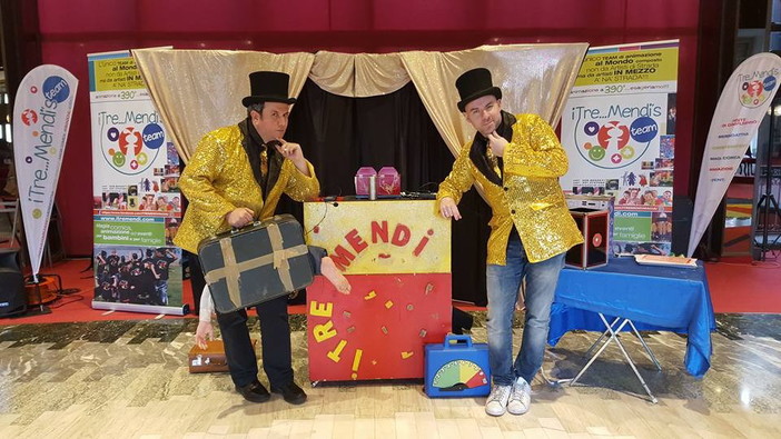 Riva Ligure: questa sera in piazza Ughetto spettacolo di magia per bambini con i 'Tre...mendi's' Riva Ligure: questa sera in piazza Ughetto spettacolo di magia per bambini con i 'Tre...mendi's'