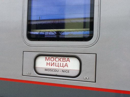 Ogni fine settimana per tutta l'estate, il treno Mosca-Nizza nella stazione di Ventimiglia