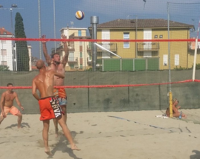 Beach Volley. Grande successo a San Bartolomeo al Mare per il torneo 2x2
