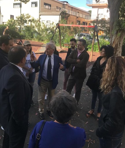 Imperia: Claudio Scajola prosegue il tour in città, oggi tappa nel quartiere delle ex Ferriere Imperia: Claudio Scajola prosegue il tour in città, oggi tappa nel quartiere delle ex Ferriere