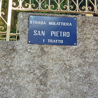 Sanremo: ripristinata dal Comune la targa della toponomastica di strada Mulattiera San Pietro Sanremo: ripristinata dal Comune la targa della toponomastica di strada Mulattiera San Pietro